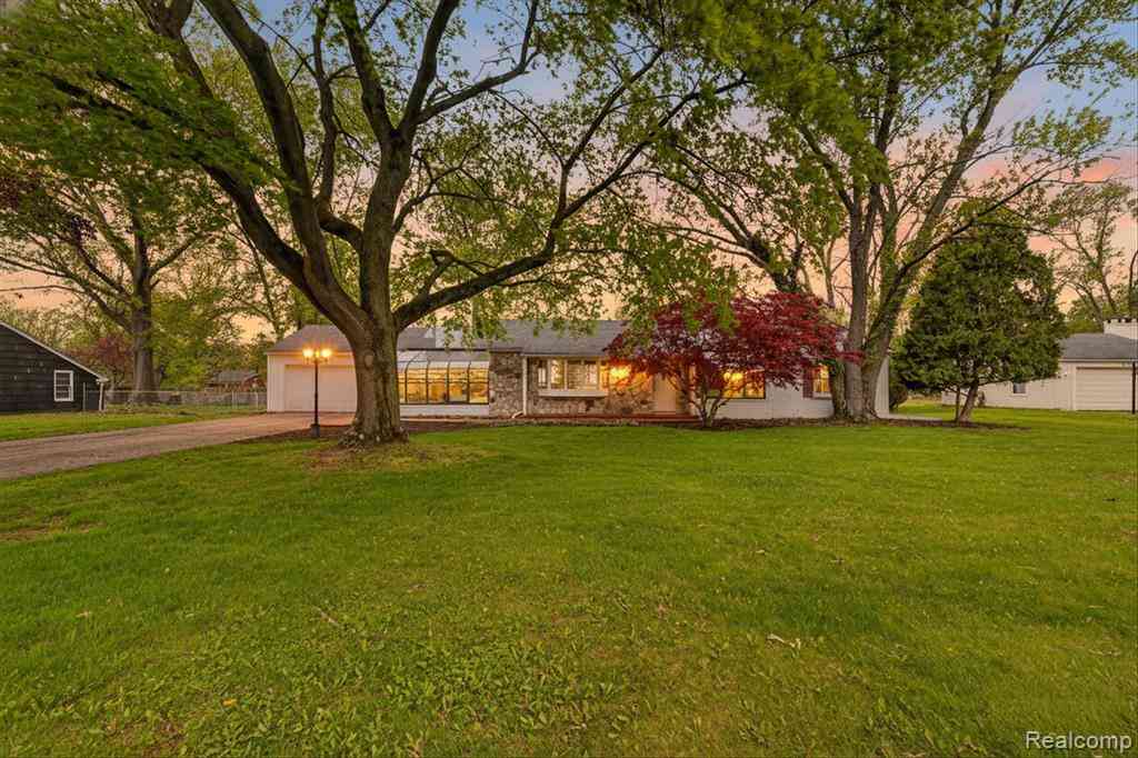 Homes For Sale - 6576 Inkster Road <br/> West Bloomfield, MI 48322