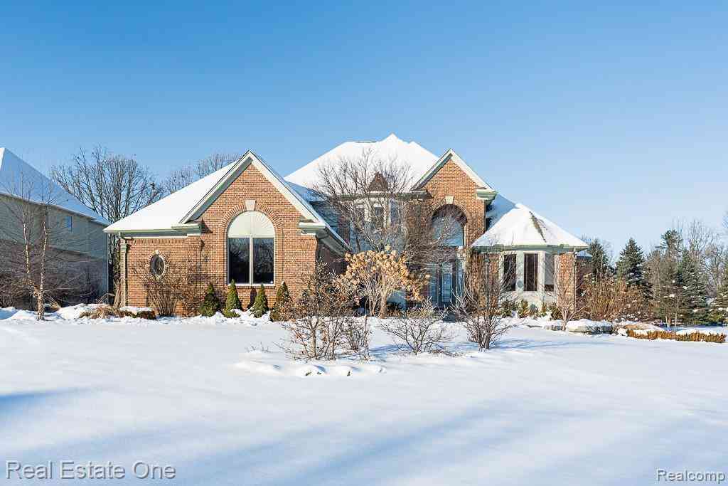 Homes For Sale - 534 Parkland Hills Drive <br/> Rochester, MI 48306