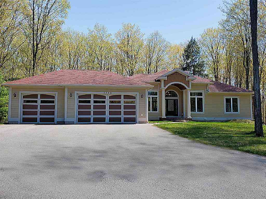 Homes For Sale - 2594 Blue Meadow Drive <br/> Traverse City, MI 49685