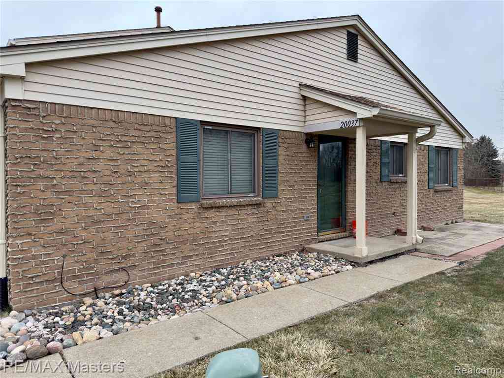 Condo For Rent - 20037 Village Green Court <br/> Wayne County, Brownstown, MI 48183