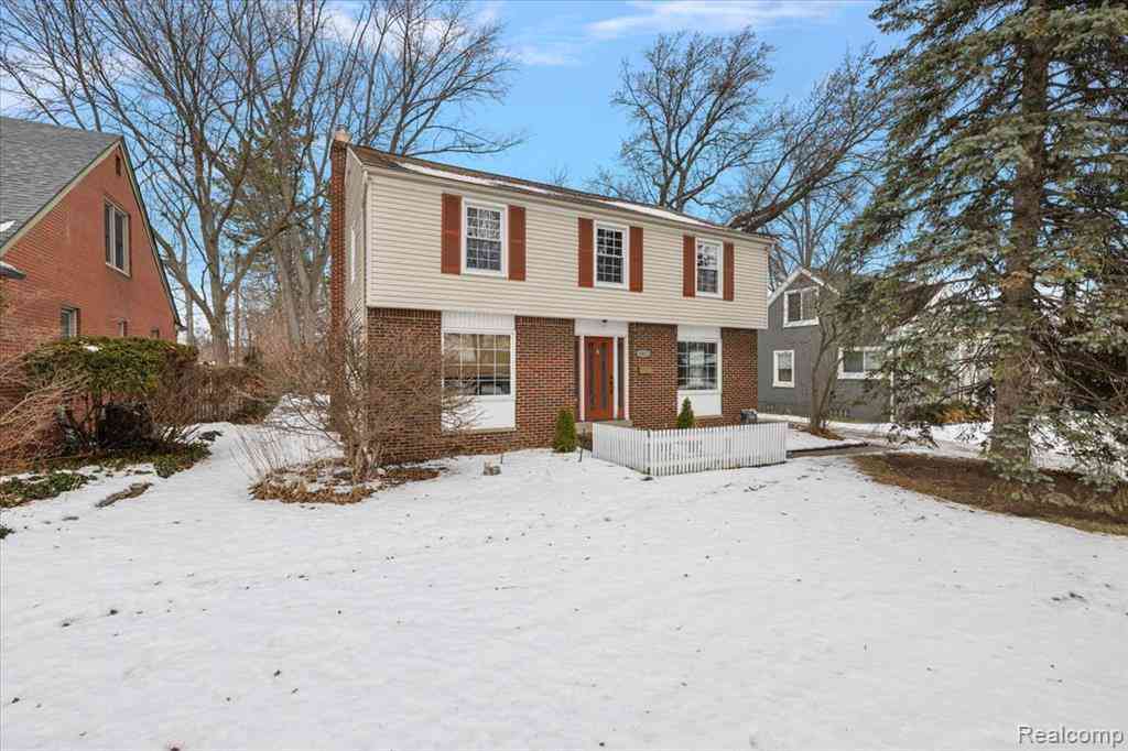 Homes For Sale - 1012 W 12 Mile Road <br/> Royal Oak, MI 48073