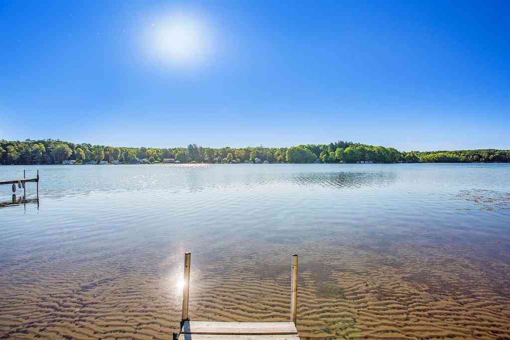 Homes For Sale - 11816 Maywood Drive Ne NE<br/> Sparta, MI 49345