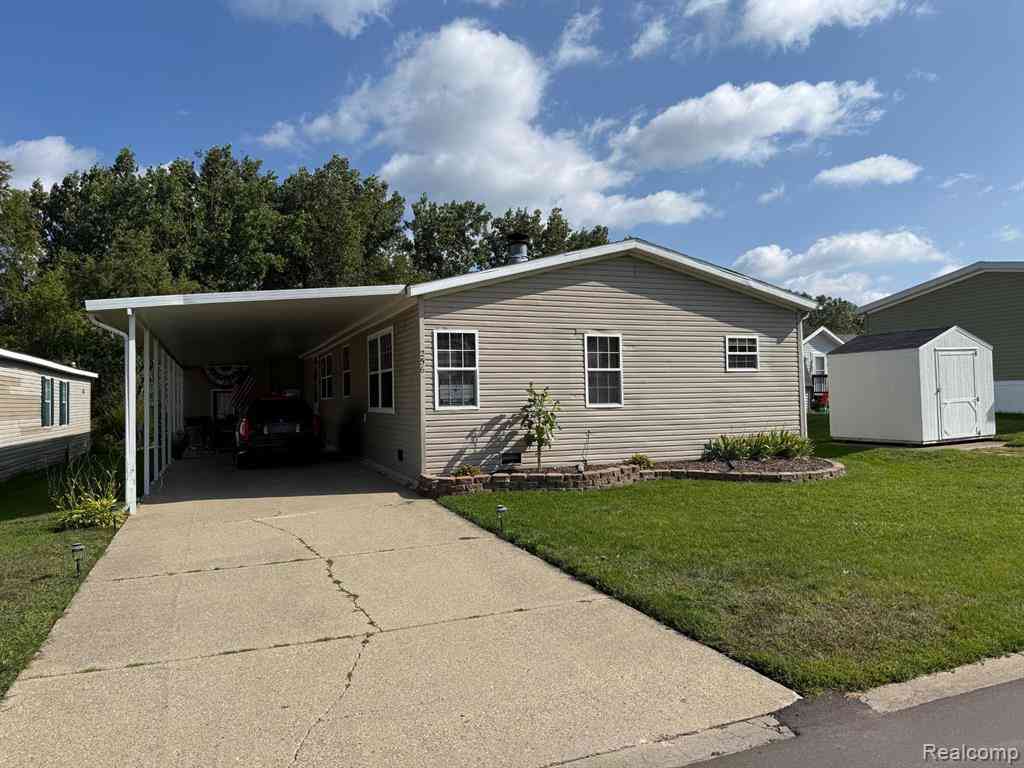 Homes For Sale - 256 Fox Chase Boulevard <br/> Grand Blanc, MI 48439