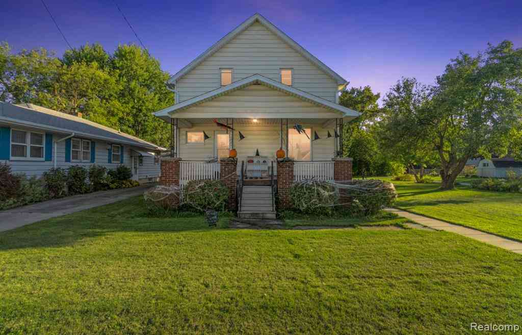 Homes For Sale - 2028 Kosciuszko Avenue <br/> Bay City, MI 48708