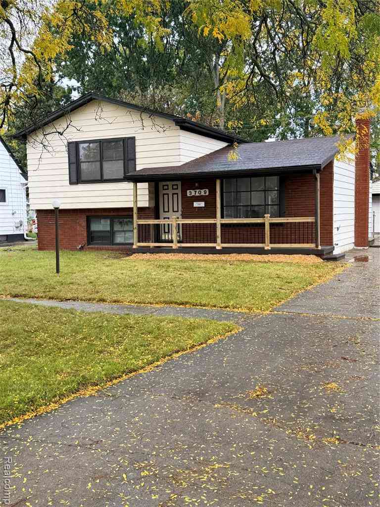 Homes For Sale - 3709 Evergreen Parkway <br/> Flint, MI 48503
