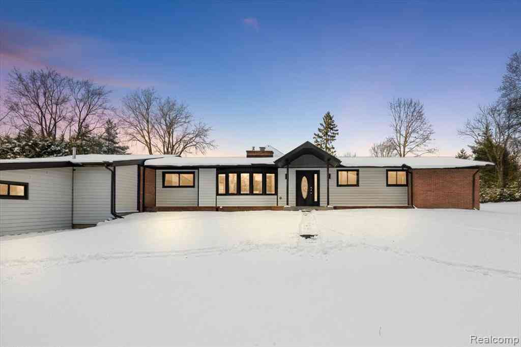 Homes For Sale - 3267 Greentree Road <br/> Bloomfield Hills, MI 48304