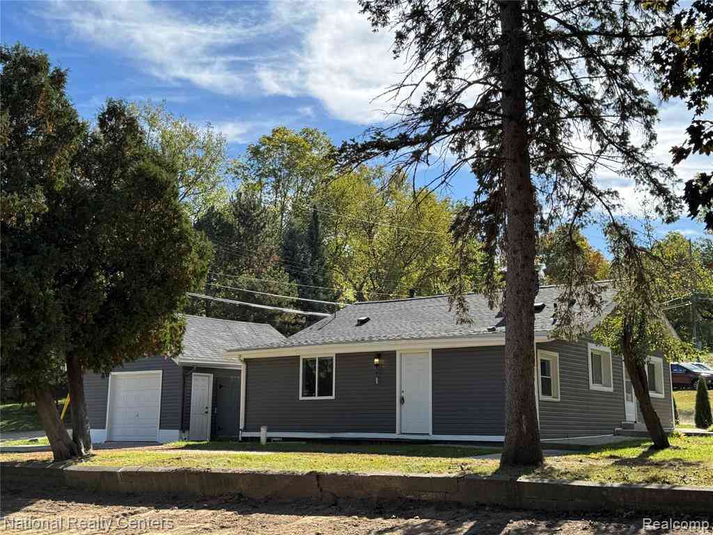 Homes For Sale - 4915 Clarkston Road <br/> Clarkston, MI 48348