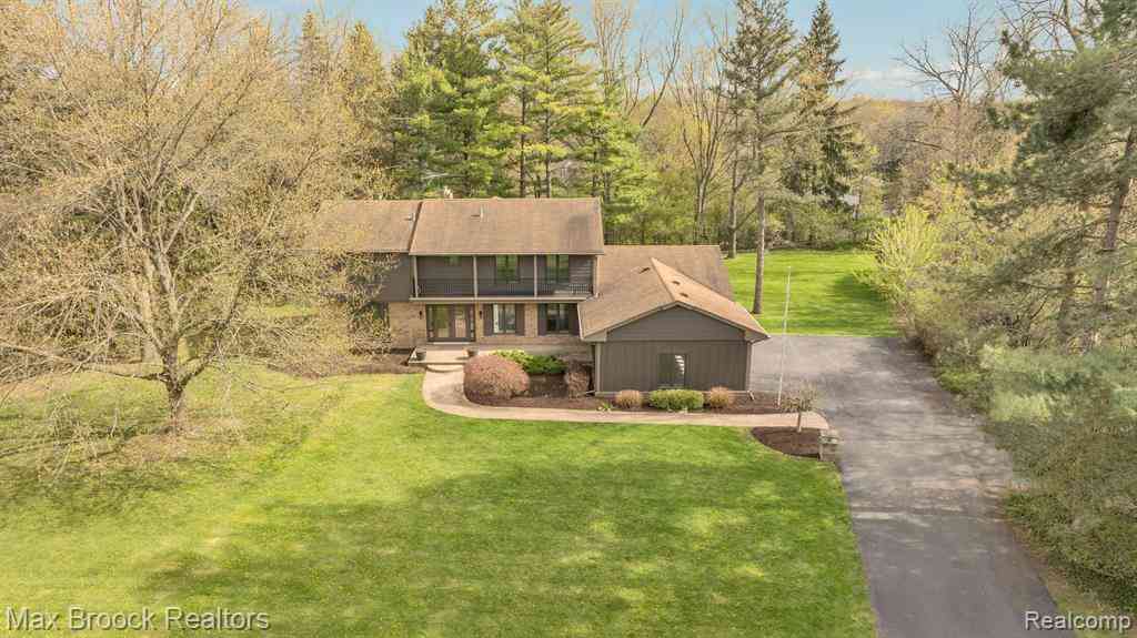 Homes For Rent - 5240 Clarendon Crest Street <br/> Bloomfield Hills, MI 48302