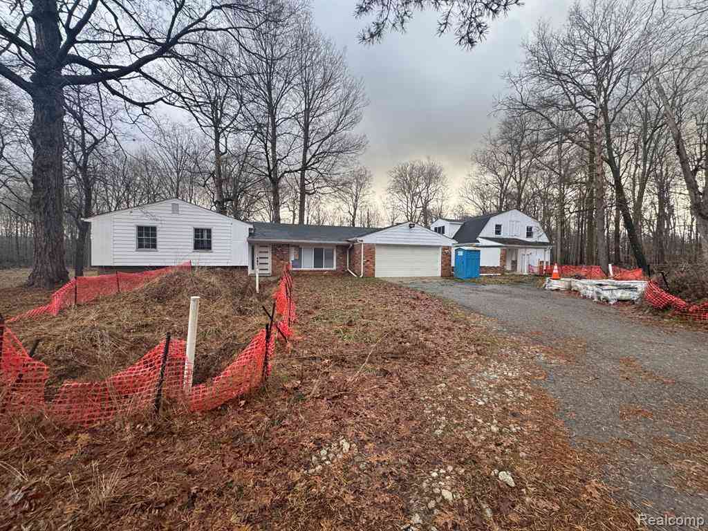 Homes For Sale - 6221 W Maple Road <br/> West Bloomfield, MI 48322