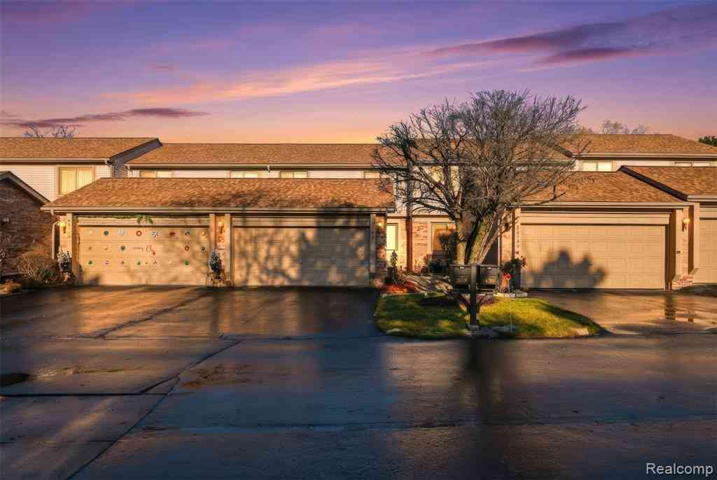 Condo For Sale - 20148 Evergreen Meadows Road <br/> Southfield, MI 48076