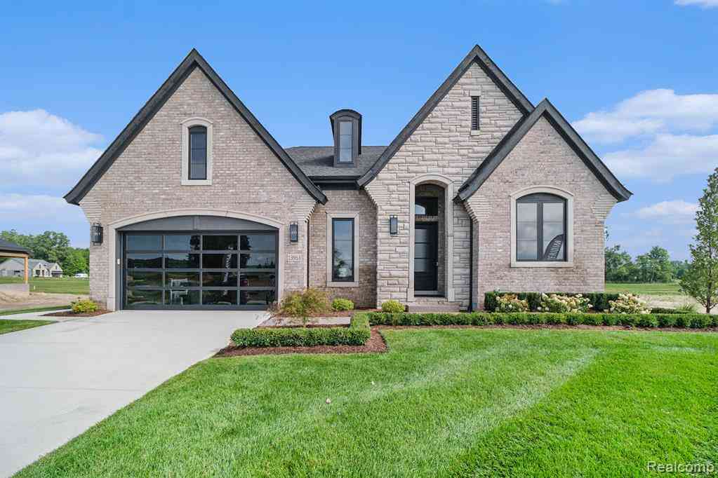 Homes For Sale - 13984 Arthur Court <br/> Macomb County, Washington, MI 48094