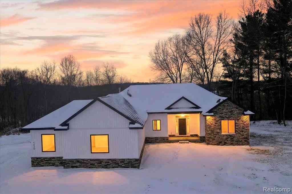 Homes For Sale - 4085 Metamora Ridge  <br/> Lapeer County, Metamora, MI 48455