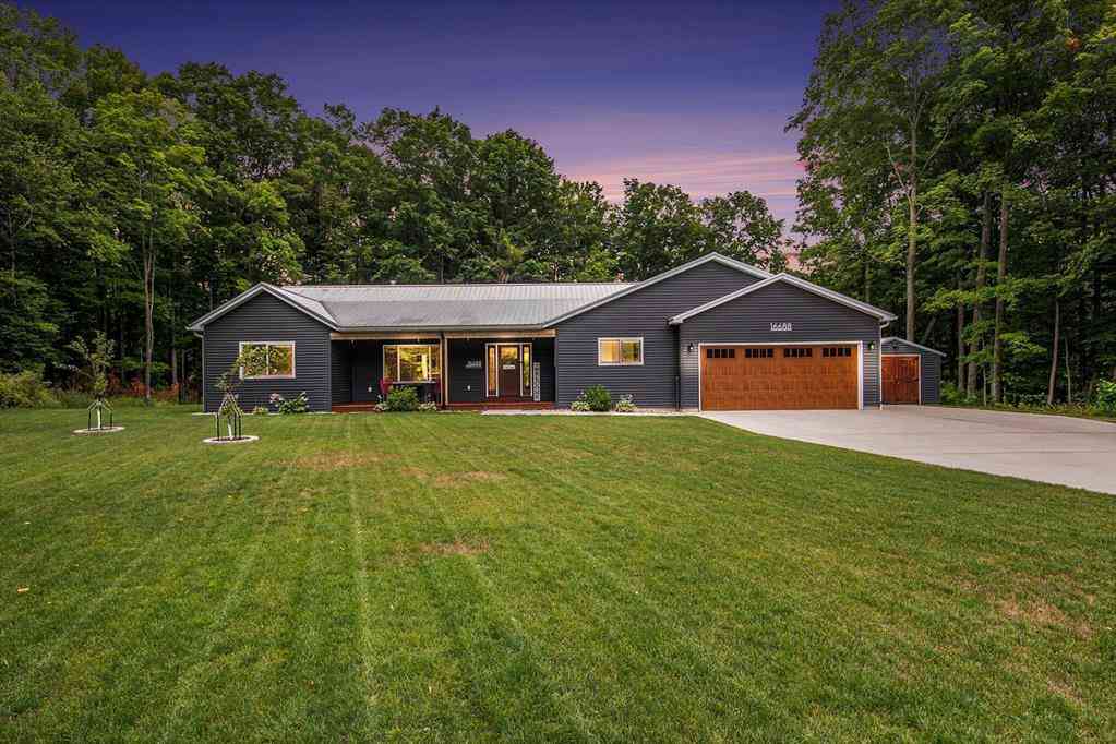 Homes For Sale - 16688 Canyon Cove <br/> Big Rapids, MI 49307