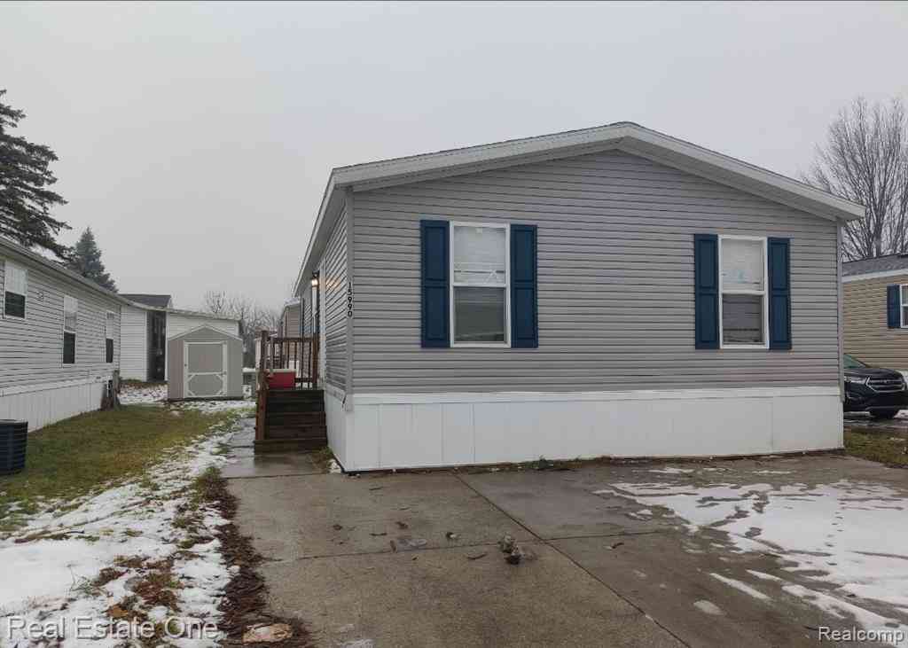 Homes For Sale - 15990 Villaire Ave.  <br/> Clinton Township, MI 48038