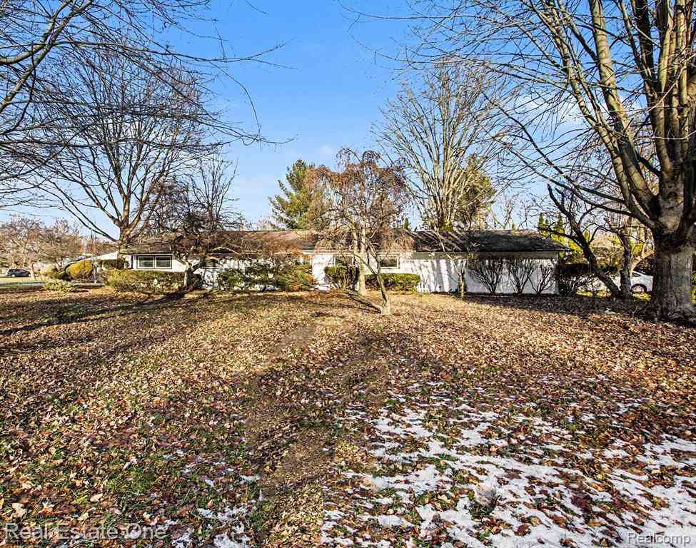 Homes For Sale - 7251 Cottonwood Knoll  <br/> West Bloomfield, MI 48322