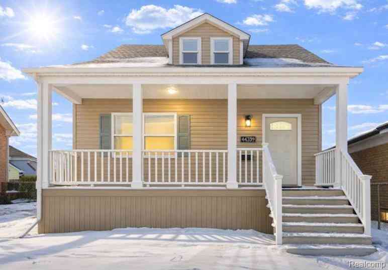 Homes For Sale - 21912 Lakeview Street <br/> Macomb County, Saint Clair Shores, MI 48080
