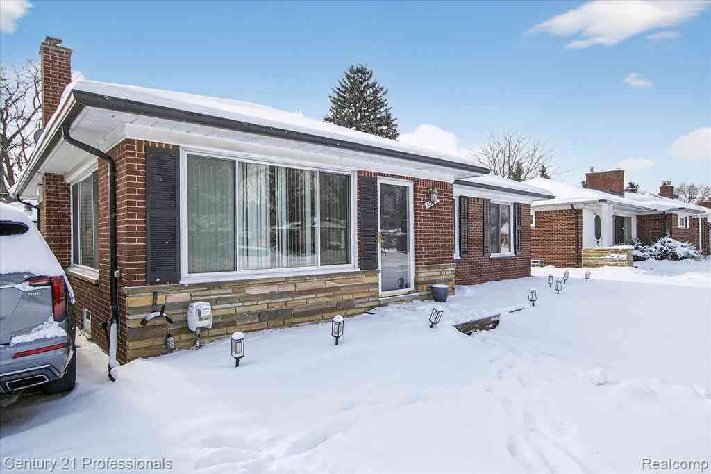 Homes For Sale - 16786 Sprenger Avenue <br/> Eastpointe, MI 48021