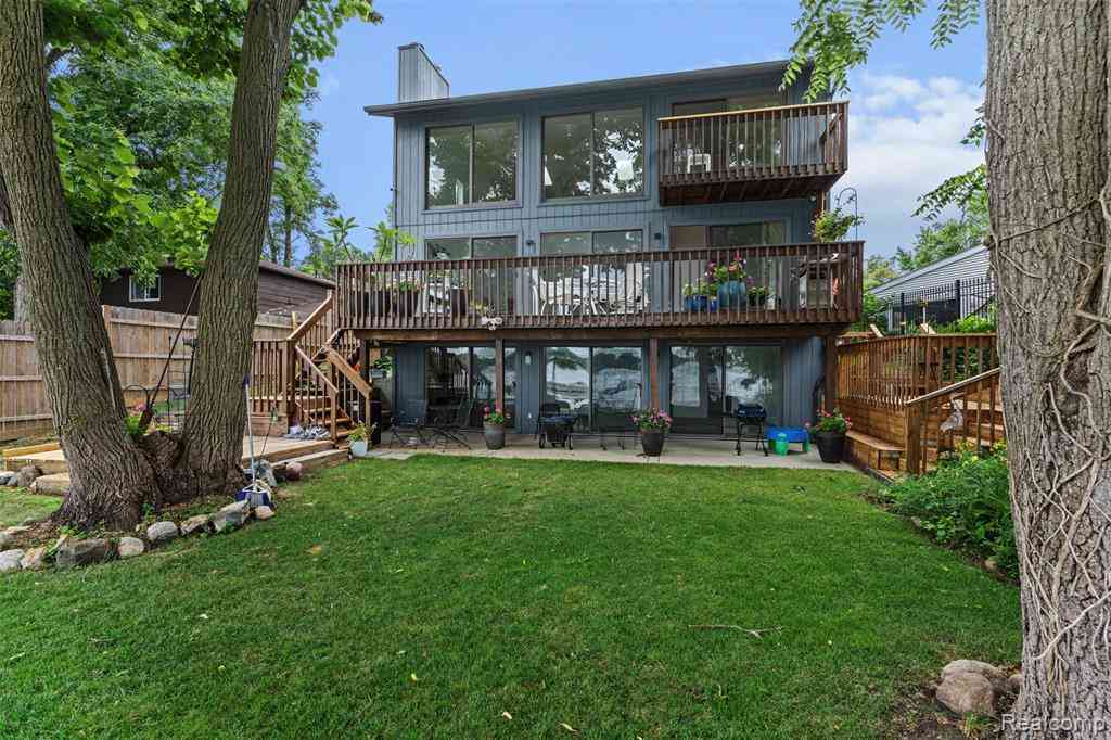 Homes For Sale - 4616 Cass Elizabeth Road <br/> Oakland County, Waterford, MI 48328