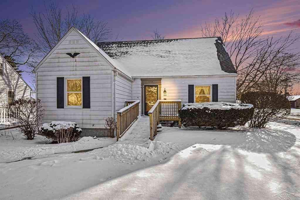 Homes For Sale - 3537 Adams Avenue <br/> Saginaw, MI 48602