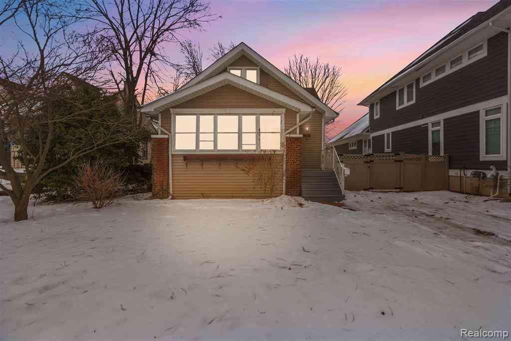 Homes For Sale - 124 E Windemere Avenue <br/> Royal Oak, MI 48073