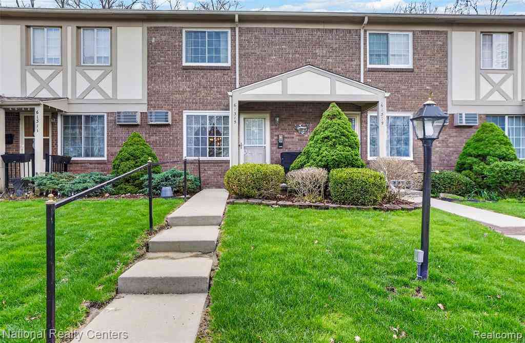 Condo For Sale - 61315 Heritage Boulevard   #4<br/> South Lyon, MI 48178