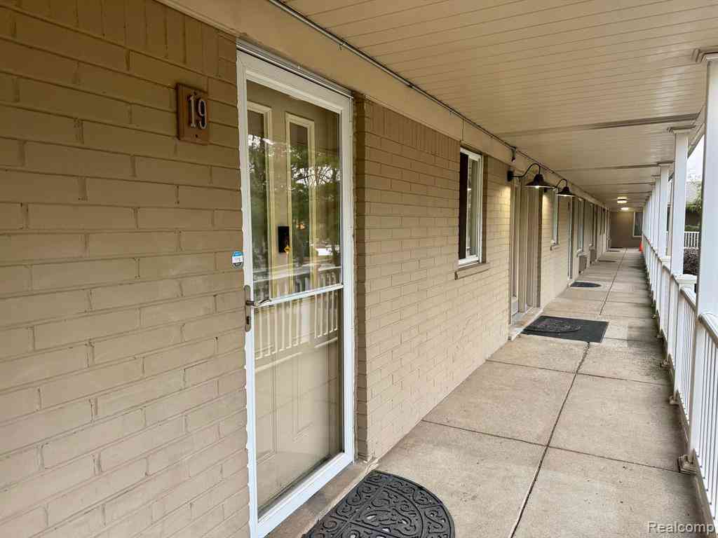 Condo For Rent - 475 S Adams Road  #19<br/> Birmingham, MI 48009