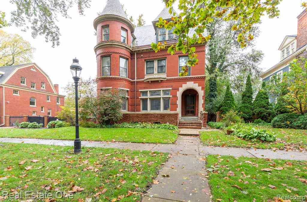 Homes For Sale - 1023 Iroquois Street <br/> Wayne County, Detroit, MI 48214