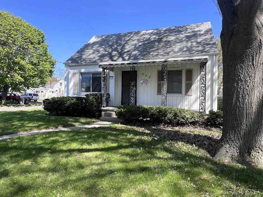 Homes For Sale - 652 Crawford Street <br/> Flint, MI 48507