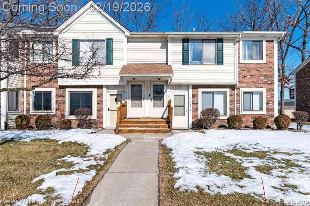 Condo For Sale - 17437 Utica Oaks Lane <br/> Roseville, MI 48066