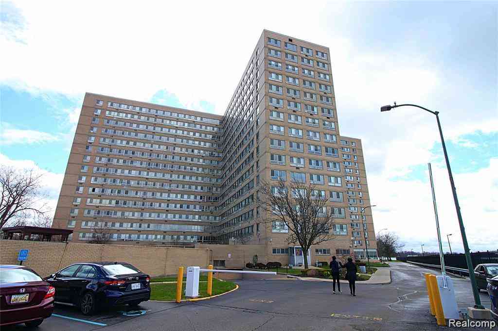 Condo For Sale - 8900 E Jefferson Avenue  #916<br/> Detroit, MI 48214