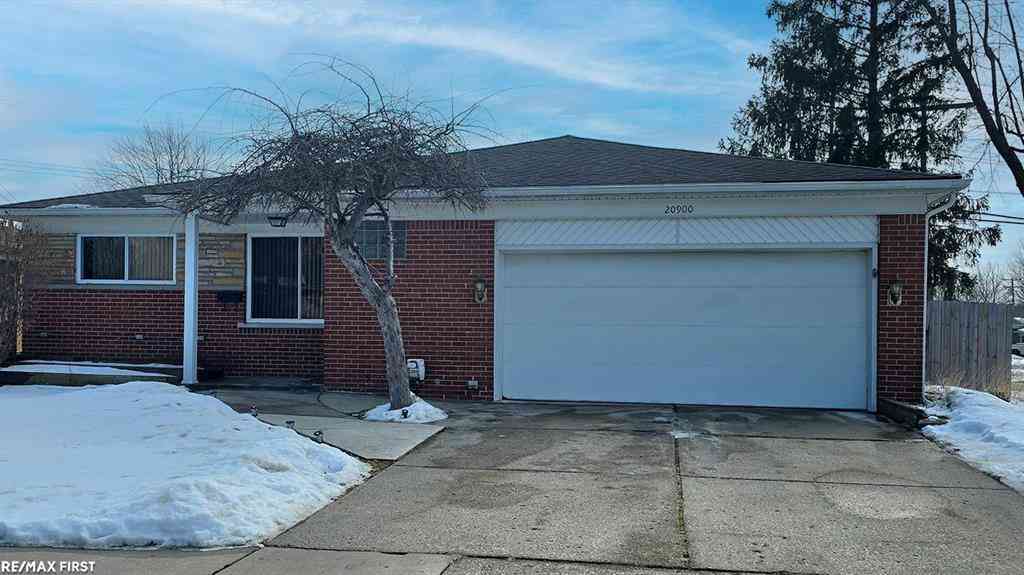 Homes For Sale - 20900 Bayside Street <br/> Saint Clair Shores, MI 48081
