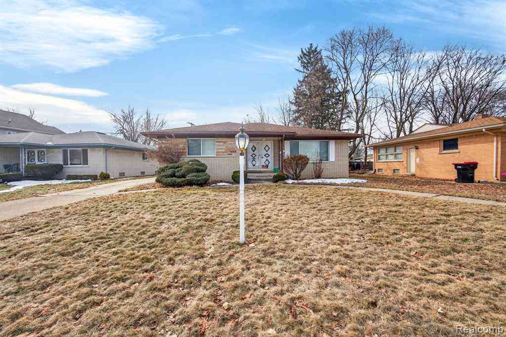 Homes For Sale - 15734 Fairfax Street <br/> Southfield, MI 48075