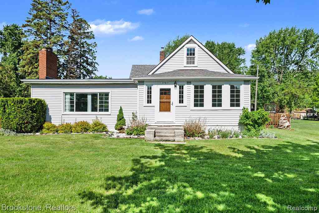 Homes For Sale - 37815 Pineridge Street <br/> Harrison Township, MI 48045