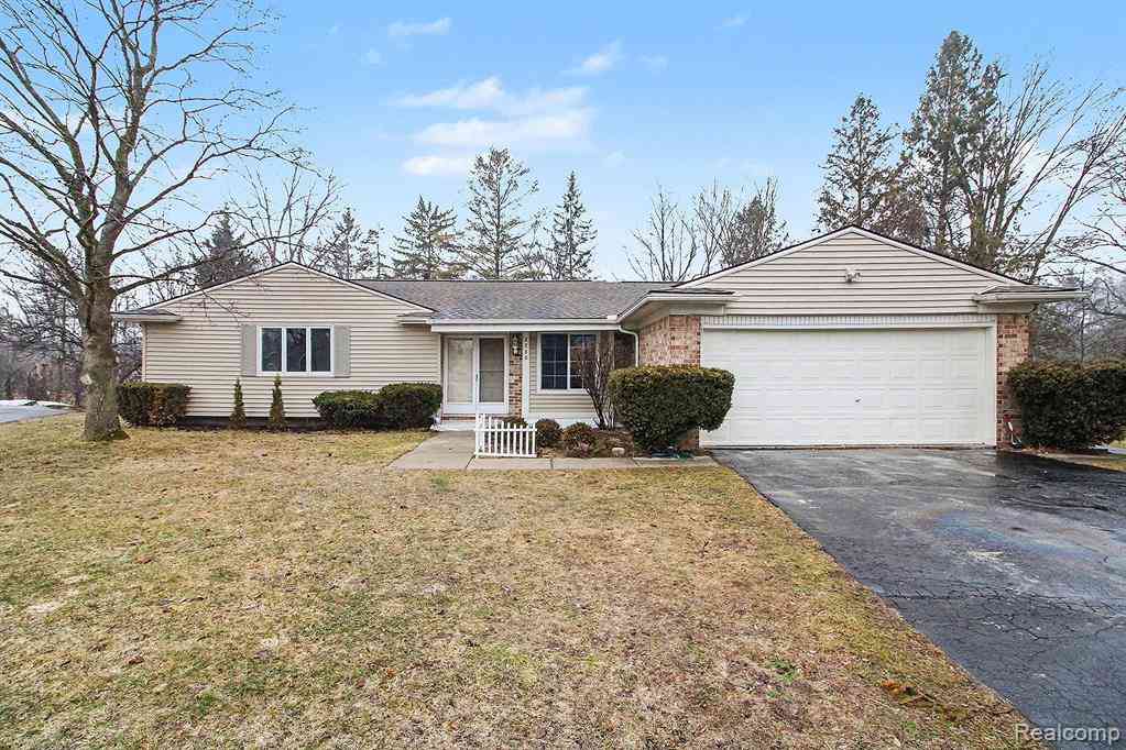 Homes For Sale - 2280 Geyer Court <br/> Lake Orion, MI 48360