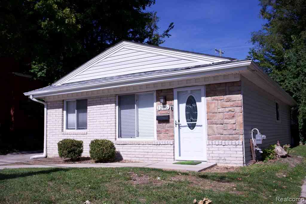Homes For Sale - 1205 E 14 Mile Rd  <br/> Oakland County, Birmingham, MI 48009