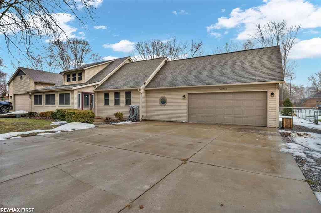 Homes For Sale - 38750 Pineridge Street <br/> Harrison Township, MI 48045