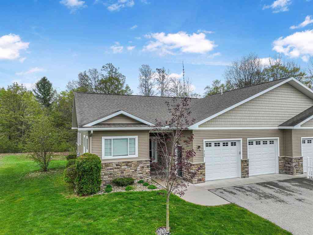 Condo For Sale - 2140 Chelsea Lane <br/> Traverse City, MI 49685