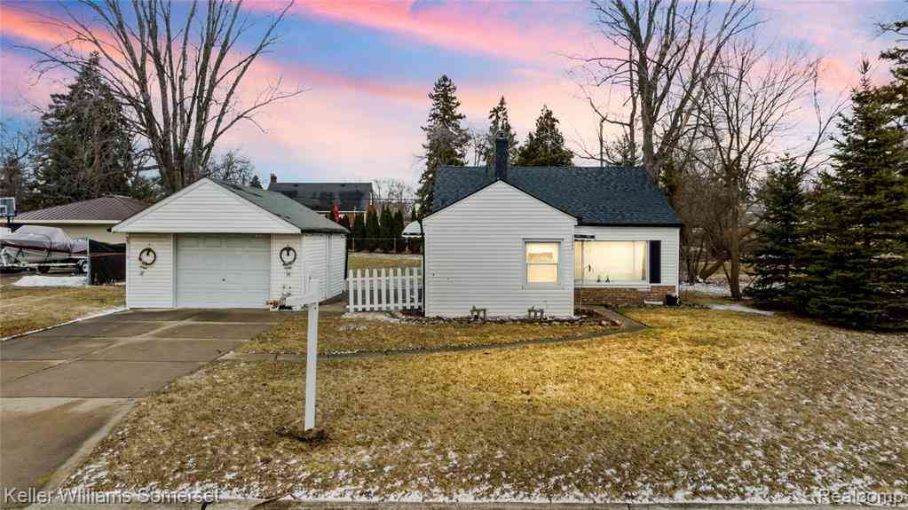 Homes For Sale - 32694 Ruehle Avenue <br/> Warren, MI 48093