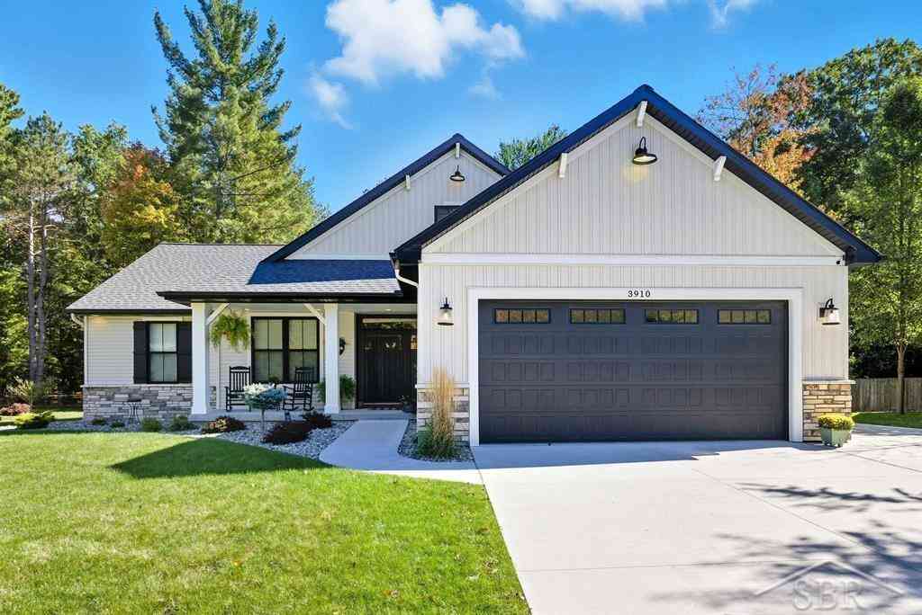 Homes For Sale - 3910 Plumtree Lane <br/> Midland, MI 48642