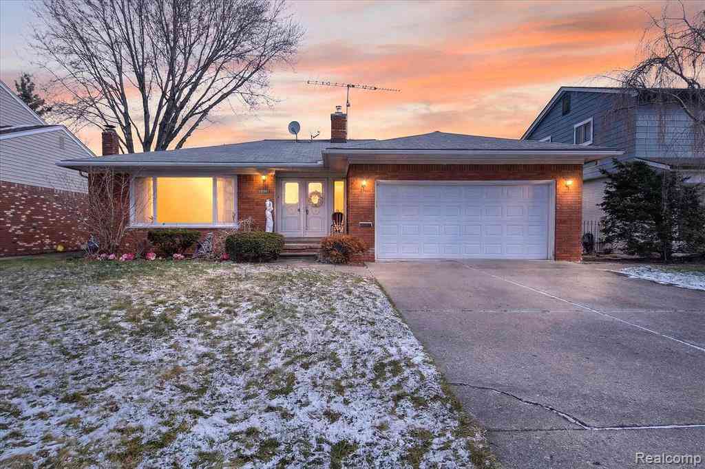 Homes For Sale - 23367 Robert John Street <br/> Macomb County, Saint Clair Shores, MI 48080