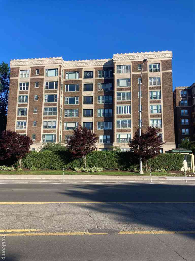 Condo For Sale - 8120 E Jefferson   #7H<br/> Detroit, MI 48214