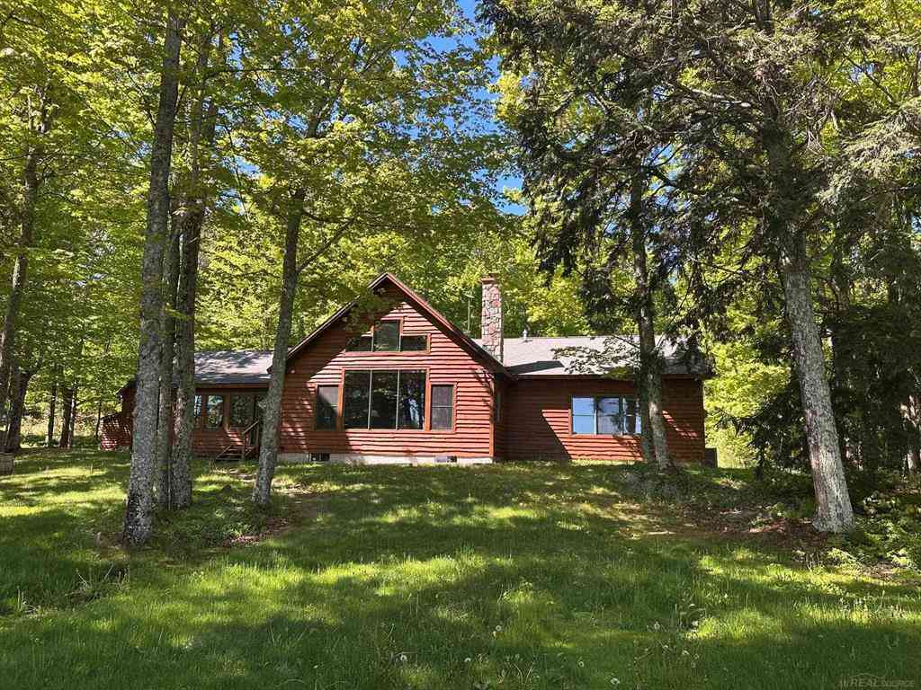 Homes For Sale - N10006 Shore Drive Drive <br/> Alger County, Au Train, MI 49806