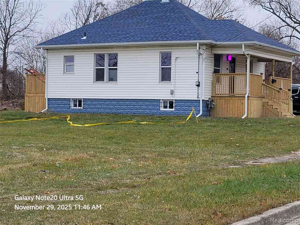 Homes For Sale - 630 E Dartmouth Street <br/> Flint, MI 48505