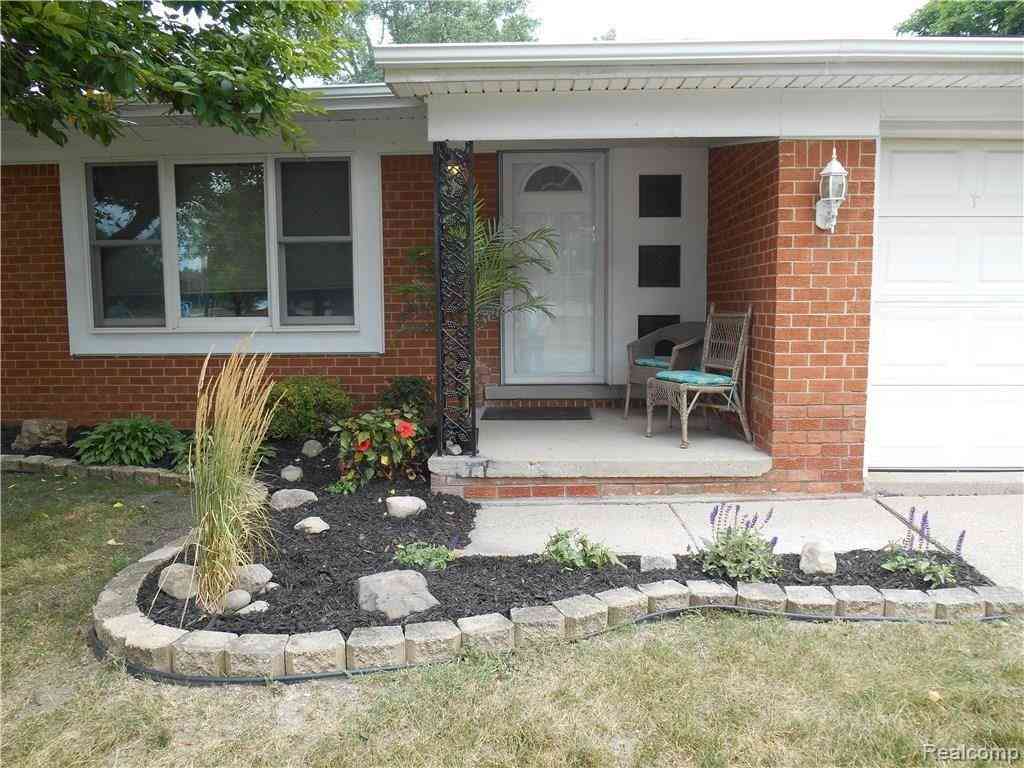 Homes For Rent - 1440 W Elmwood Avenue <br/> Clawson, MI 48017