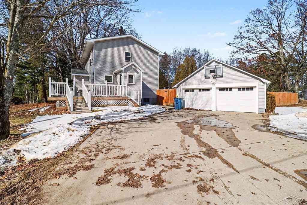 Homes For Sale - 6812 W Decker Road <br/> Ludington, MI 49431