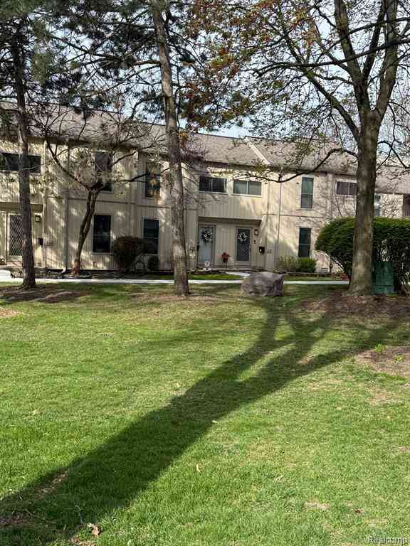 Condo For Sale - 2110 Hyde Park Road <br/> Detroit, MI 48207