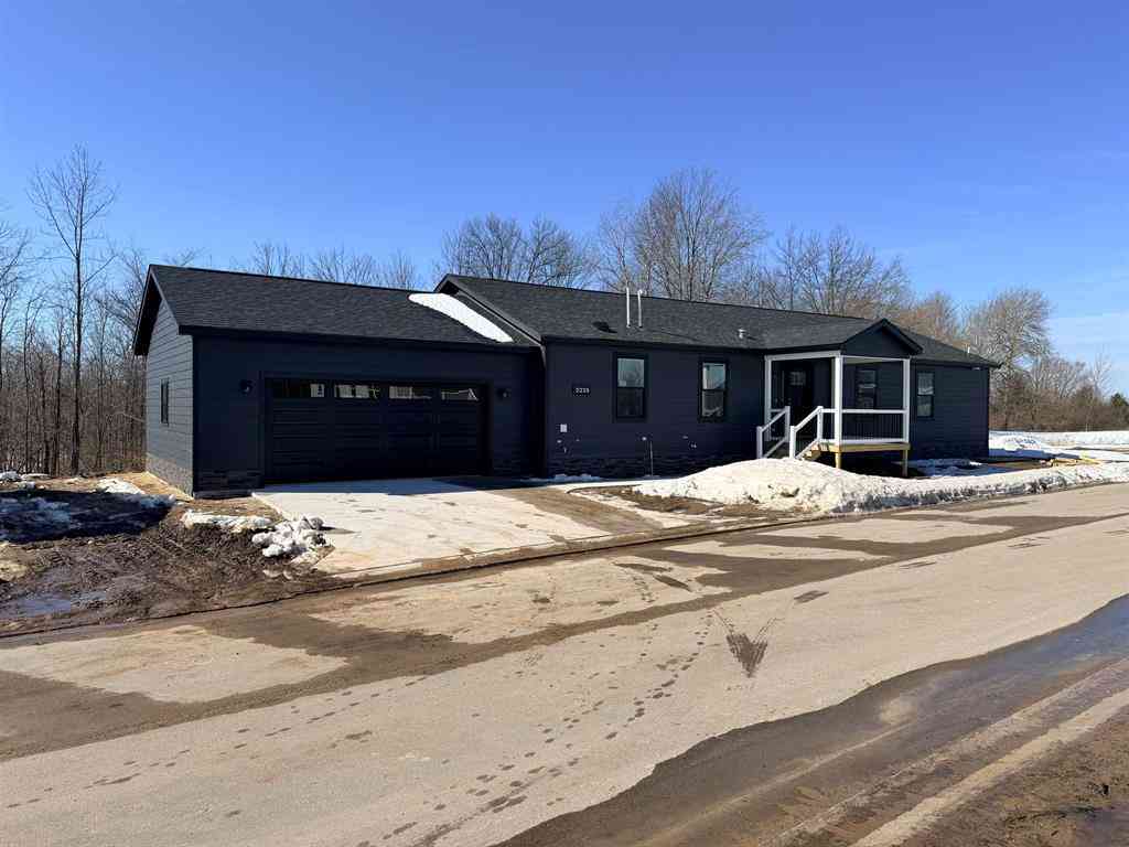 Homes For Sale - 2229 Vista View Drive <br/> Traverse City, MI 49686