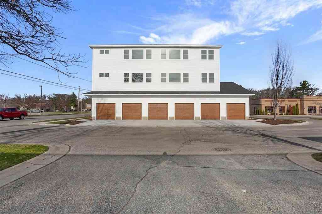 Condo For Sale - 1109 S Carver Street <br/> Traverse City, MI 49686