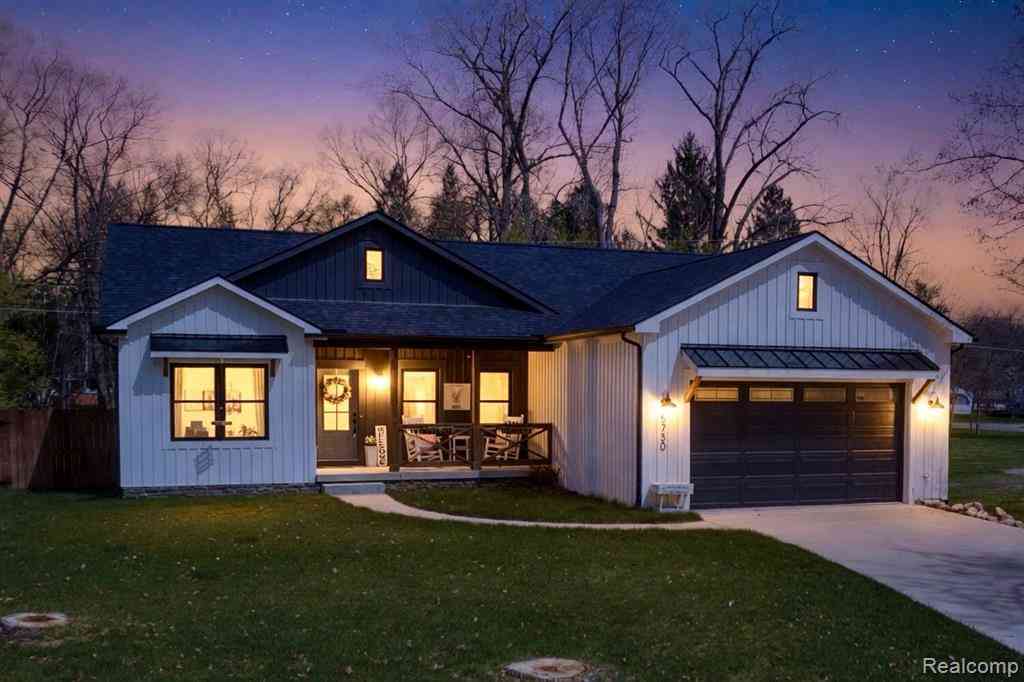 Homes For Sale - 5730 Crescent Road <br/> Waterford, MI 48327