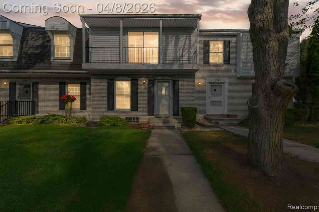 Condo For Sale - 121 Stratford Lane <br/> Rochester, MI 48309